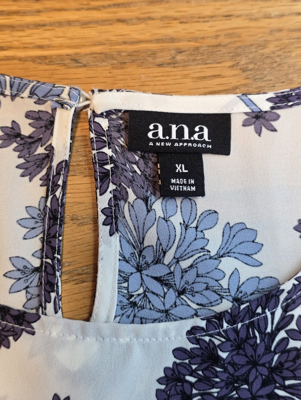 A.N.A. A New Approach White/Blue Hydrangea Bell Tiered Sleeves Blouse Size XL - Picture 7 of 16